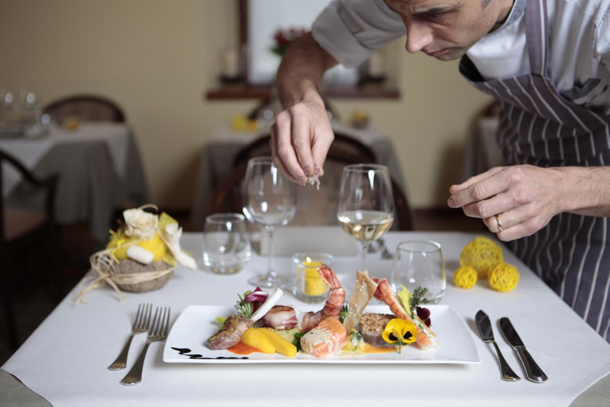 Ristorante Charme Hotel Tre Terre Ponte Brolla Eksteriør bilde